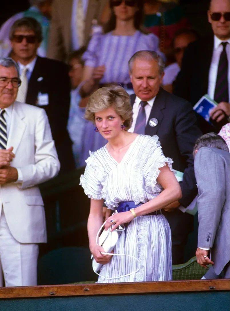 因此观众们 因此观众们