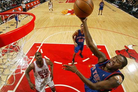 對防守端施 對防守端施